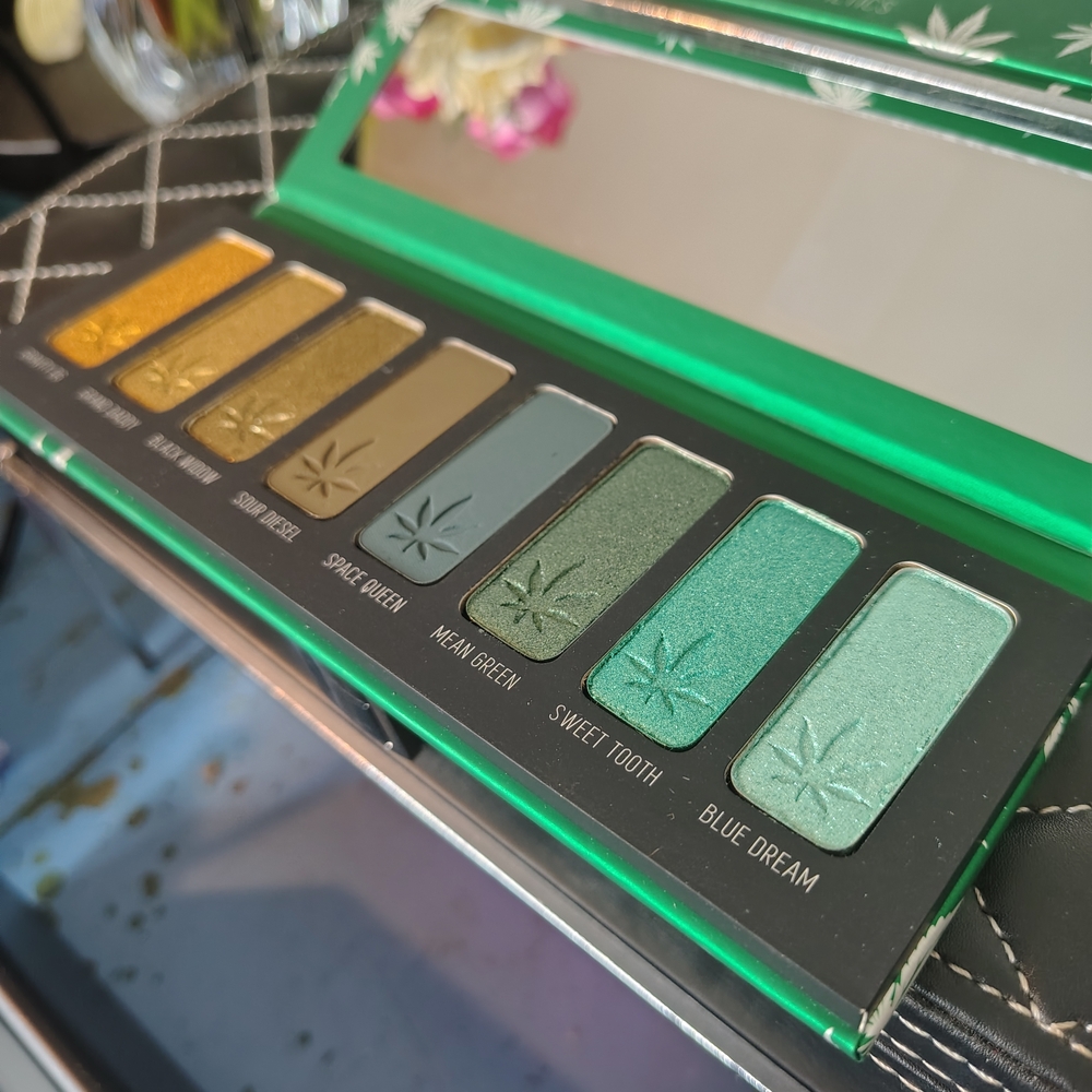 Melt Cosmetics Smoke Sessions Eyeshadow Palette - Green & Teal Shades - Picture 2 of 4